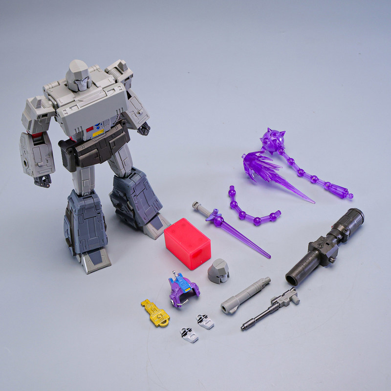 変身おもちゃ DH05 アクションフィギュアタンクメガトロン - Model Kit Zaku のレビューと価格