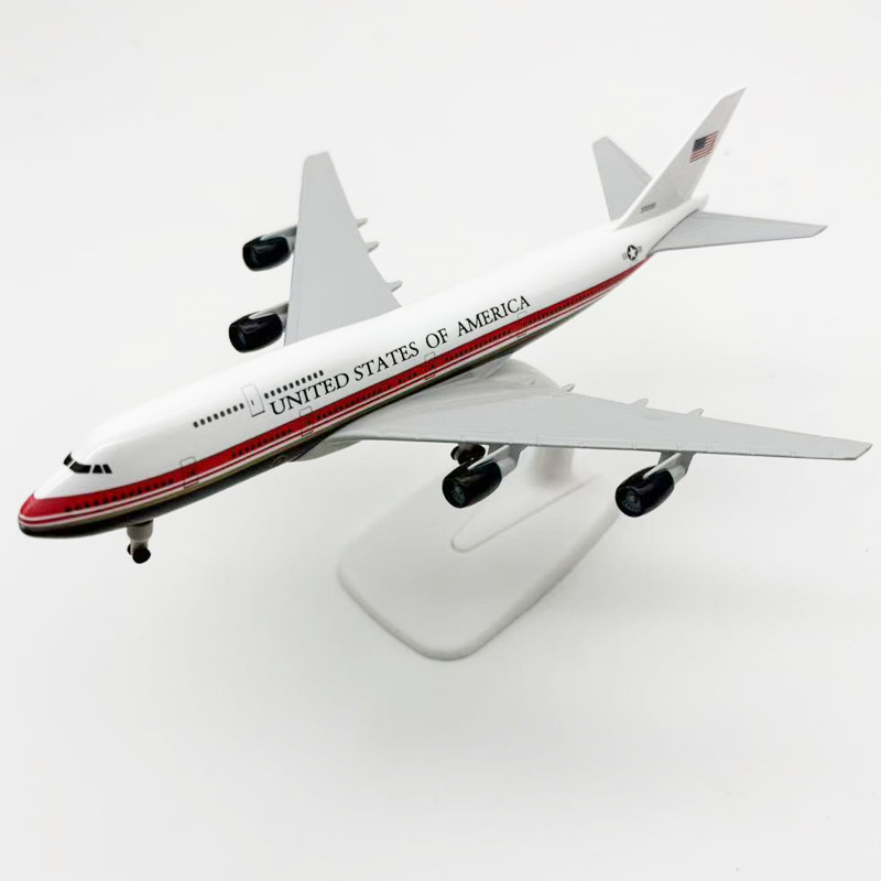 新登場 20cm ミニチュア飛行機 エアフォースワン B74 - Model Kit Planes のレビューと価格