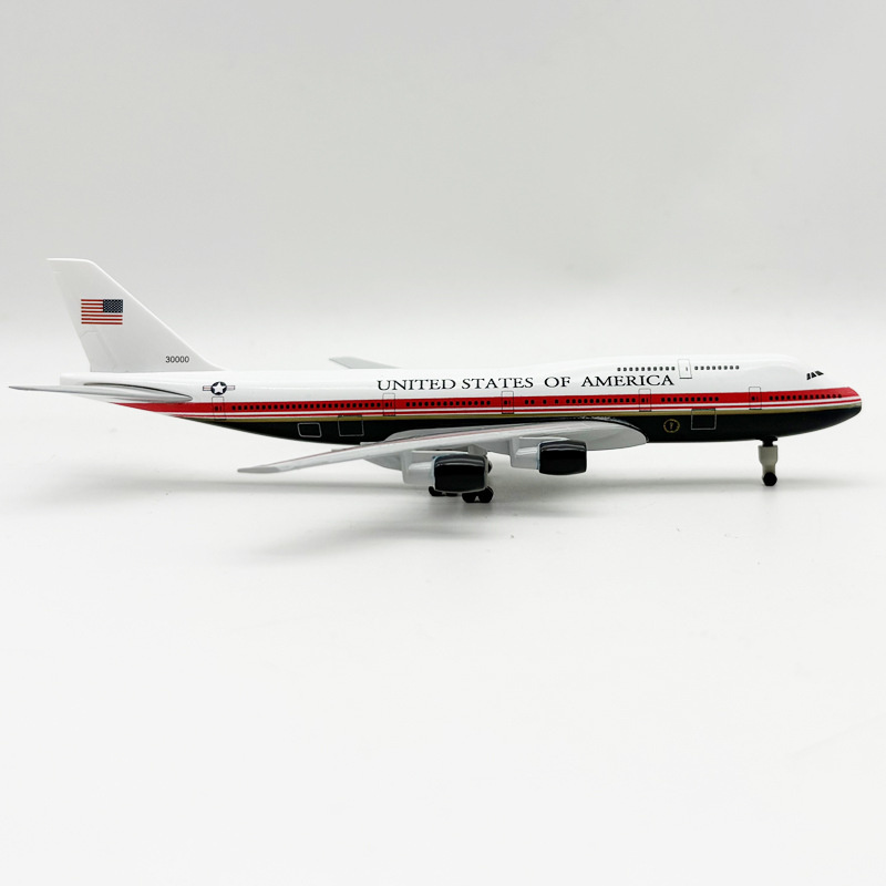 新登場 20cm ミニチュア飛行機 エアフォースワン B74 - Model Kit Planes のレビューと価格